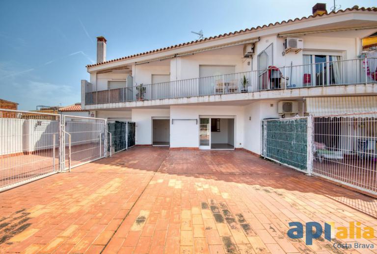 Appartement met een enorm terras van ongeveer 74 m2  Sant Feliu de Guíxols