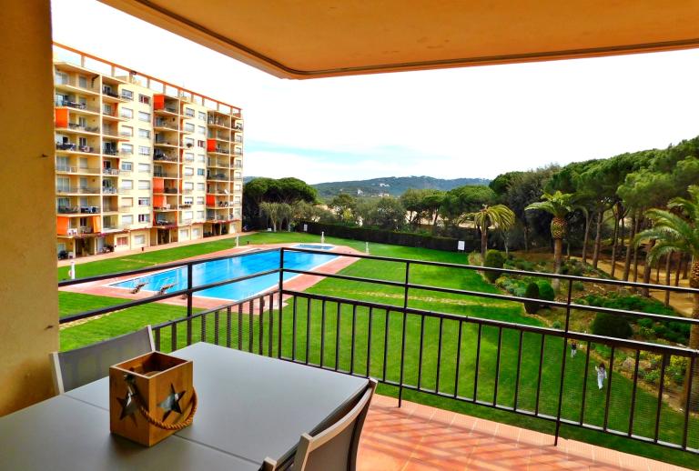 Gerenoveerd appartement met 3 slaapkamers, zwembad en terras  Calella de Palafrugell