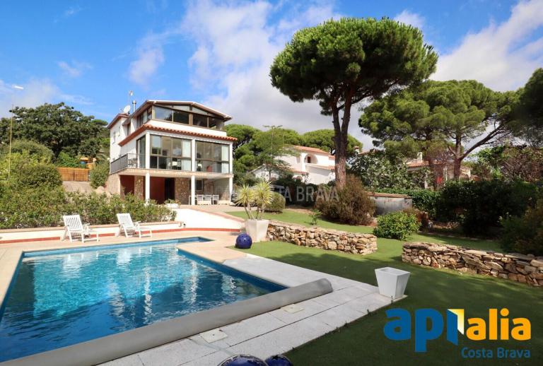 Villa at Mas Palli with pool and flat garden Calonge