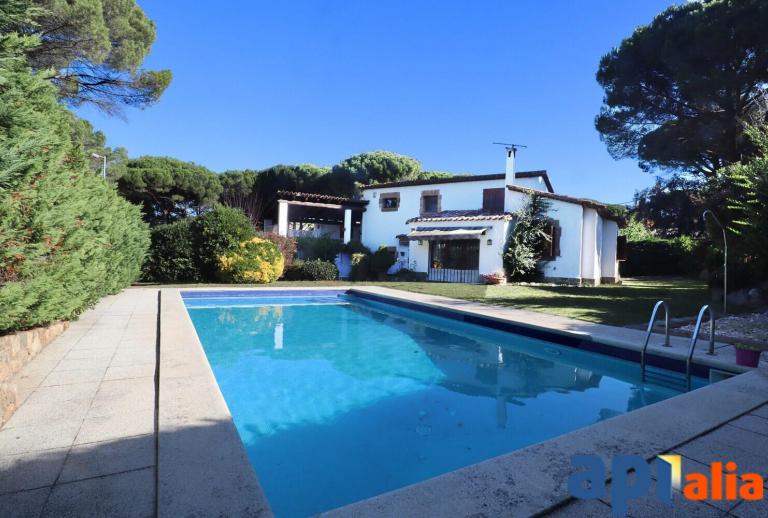 Villa mit 4 Schlafzimmern und Pool auf Golf Costa Brava Santa Cristina d'Aro