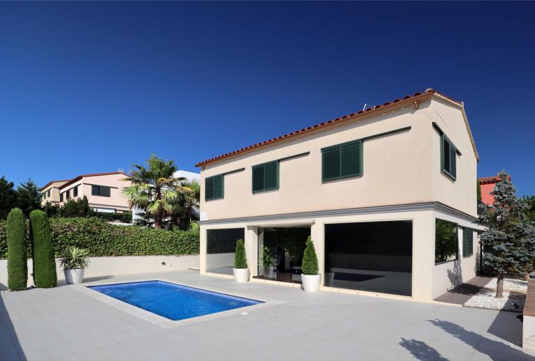 Detached villa with pool at only 850 m from beach! Sant Feliu de Guíxols