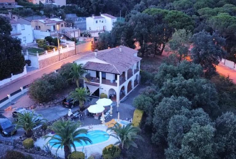 Vrijstaande woning met 5 slaapkamers en zwembad Santa Cristina d'Aro