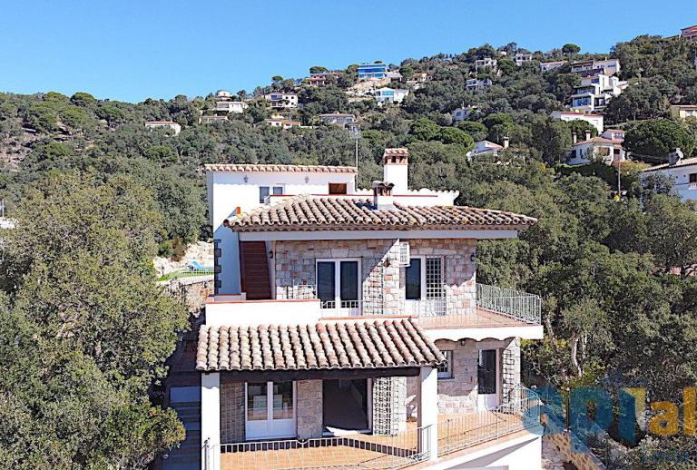Gerenoveerde villa op Les Teules met zeezicht en 4 slaapkamers Santa Cristina d'Aro