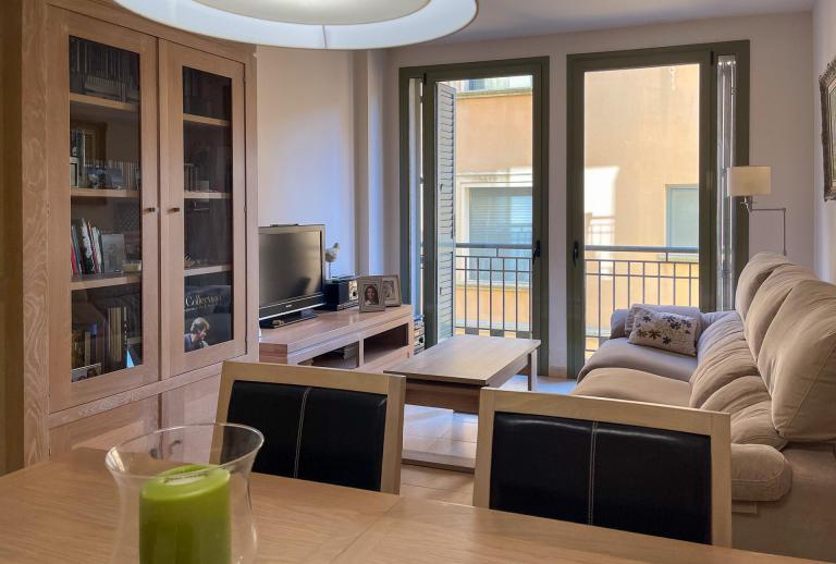 Very close to the center, 90 m2 apartment distributed in 3 rooms  Sant Feliu de Guíxols