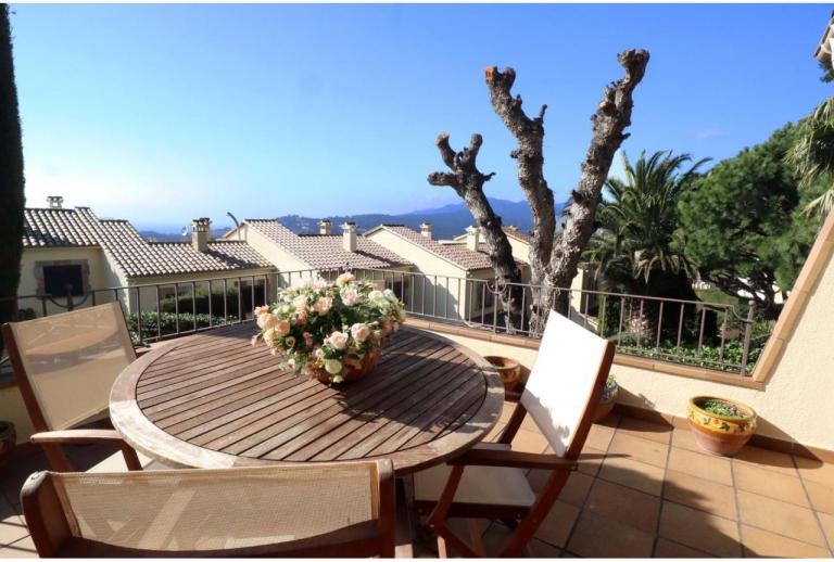 Casa adosada con hermosa vista al mar  Sant Feliu de Guíxols