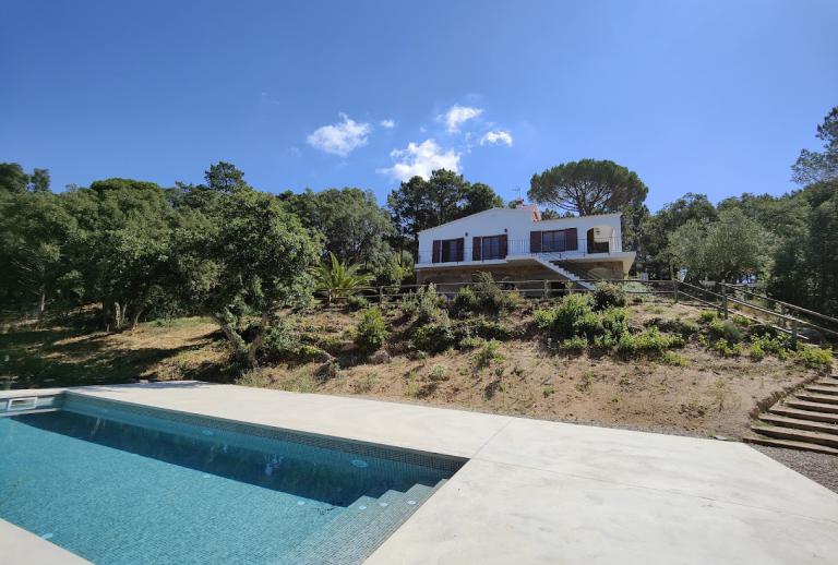 Schöne Villa mit großem Garten und Pool in der Urbanisation Bell-Lloc  Santa Cristina d'Aro