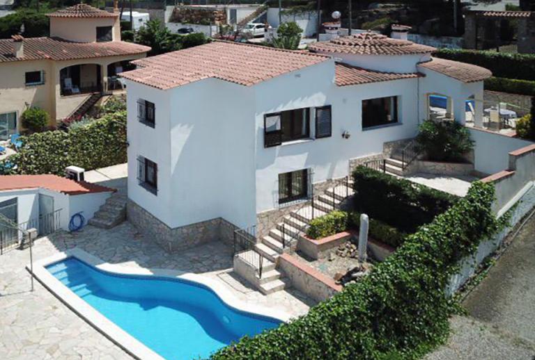 Renovated house with pool and apartment  Calonge