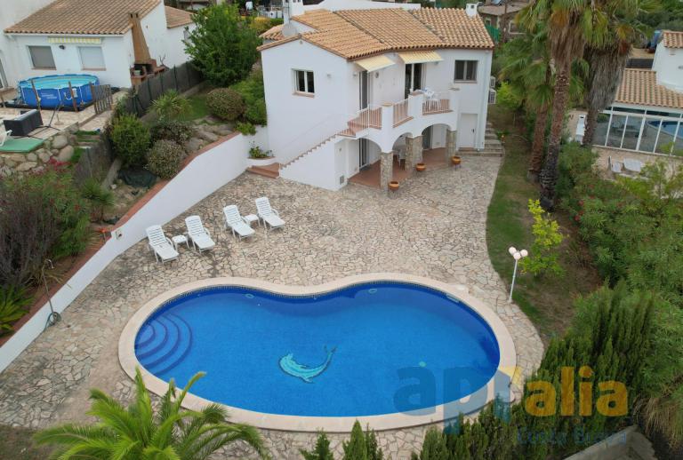 Preciosa casa con piscina en Cabanyes  Calonge