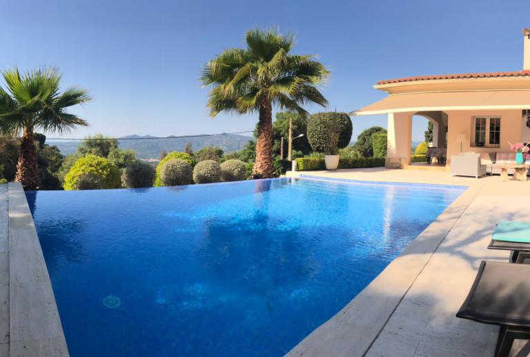 Belle villa de plain-pied avec vue imprenable et piscine  Santa Cristina d'Aro