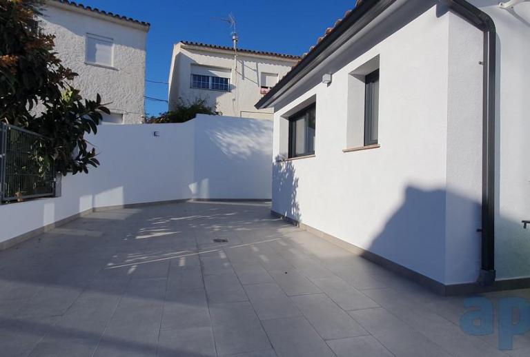 Village house on the ground floor completely renovated with a large terrace  Sant Feliu de Guíxols