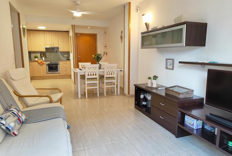 Bonito apartamento en un estado impecable situado a sólo 50  de la playa en el centro de Sant Antoni.  Sant Antoni de Calonge