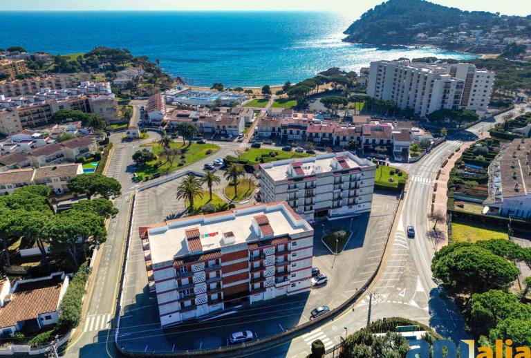 Cozy apartment in Palamós, located 200 meters from the beach of La Fosca.  Palamos