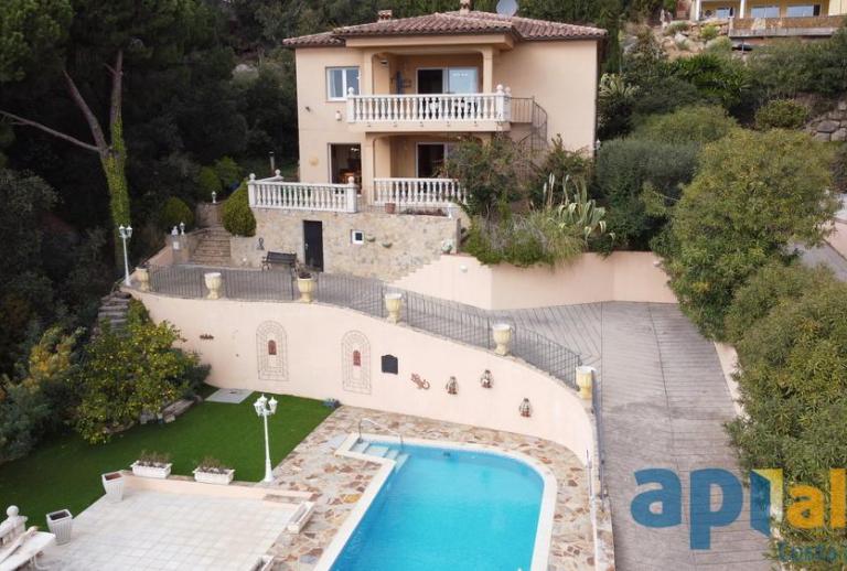 House with beautiful views of the sea and mountains.  Santa Cristina d'Aro
