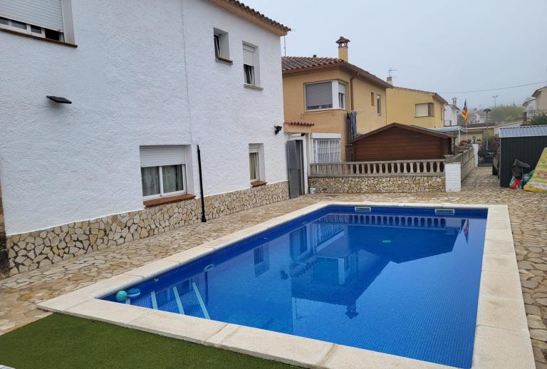 Detached house with swimming pool in the center of the village  Santa Cristina d'Aro