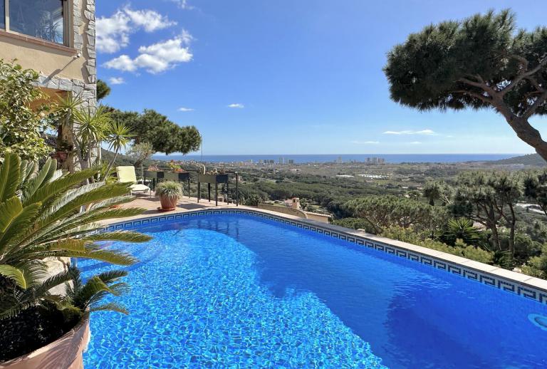 Chalet con preciosas vistas al mar y piscina  Castell d'Aro