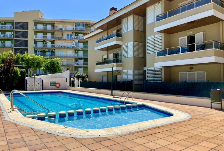 Apartment in the center of Playa de Aro, quiet area but within walking distance of shops and the promenade.  Playa de Aro