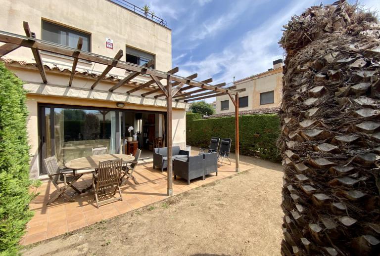 Spectacular semi-detached house of 184 m2, spread over three floors (pb, 1st and 2nd).  Palamos