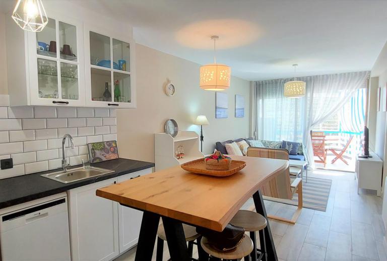 Fantastic apartment in Platja d'Aro, a short distance from the beach and the center, recently renovated.  Playa de Aro