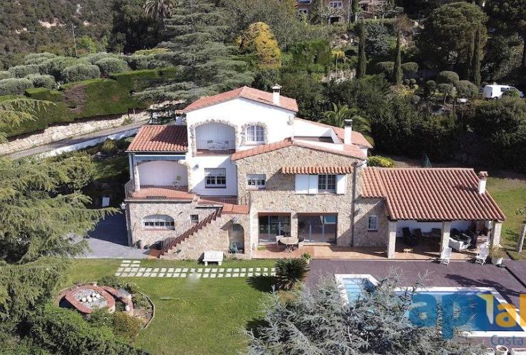 Villa op Bell Lloch II met uitzicht, zwembad en perceel van 4800 m2  Santa Cristina d'Aro