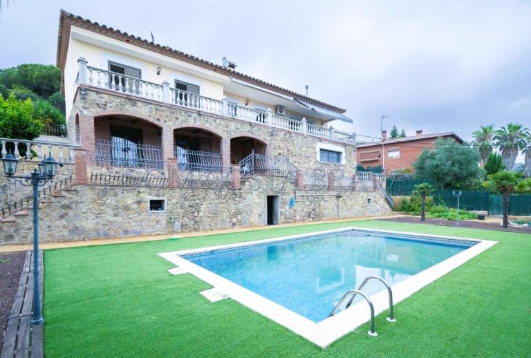 2-stöckige Villa mit Pool  Calonge