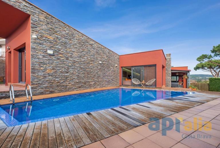 Modern detached villa less than 2 km from the beach!  S'Agaró