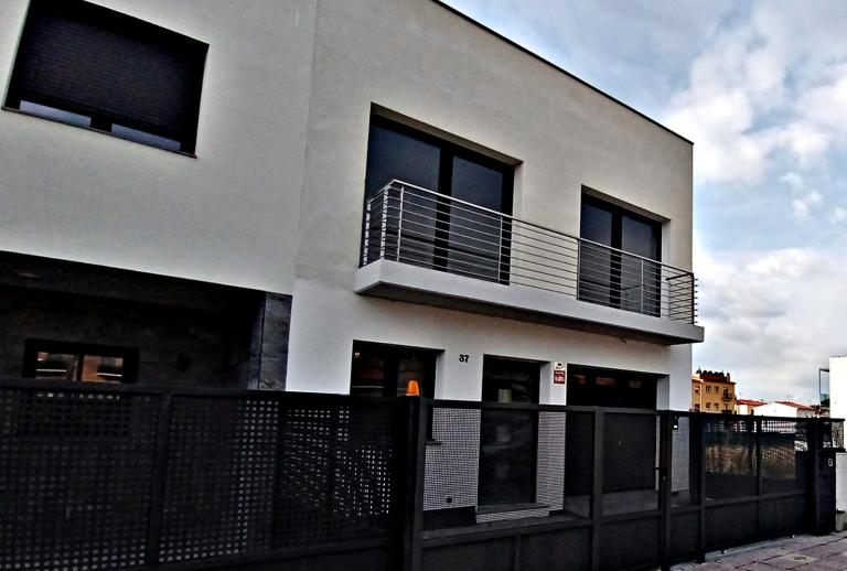 Nieuwbouw hoekwoning met tuin en garage  Santa Cristina d'Aro