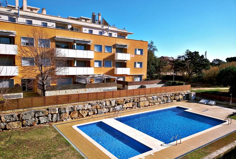 Apartment with swimming pool and parking  Sant Feliu de Guíxols