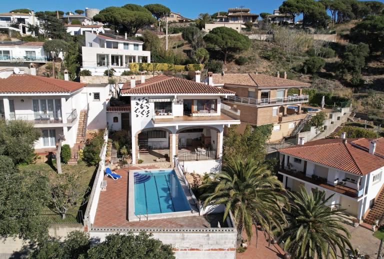 Detached house within walking distance of the center with beautiful views  Sant Feliu de Guíxols