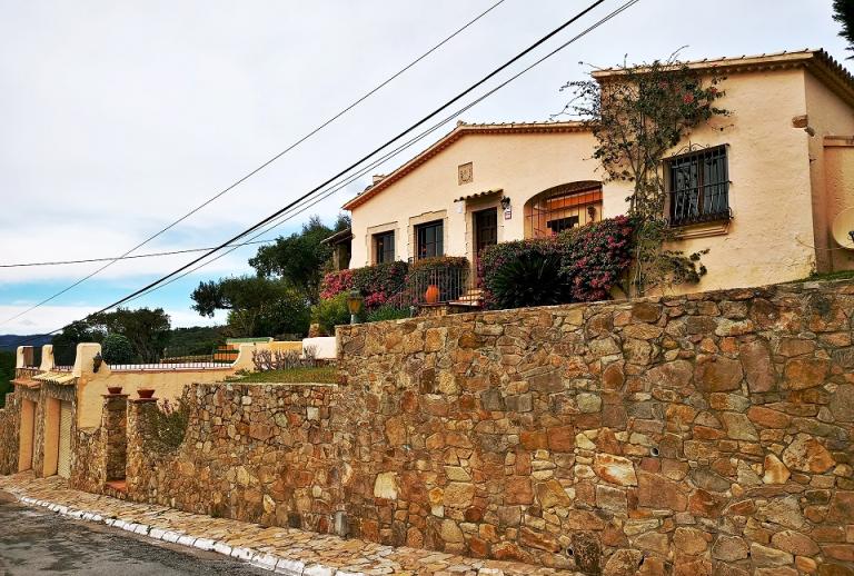 Characteristic house with sea views and spacious plot  Castell d'Aro